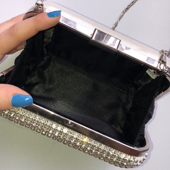 Silver Clutch - Picture 3 of 8
